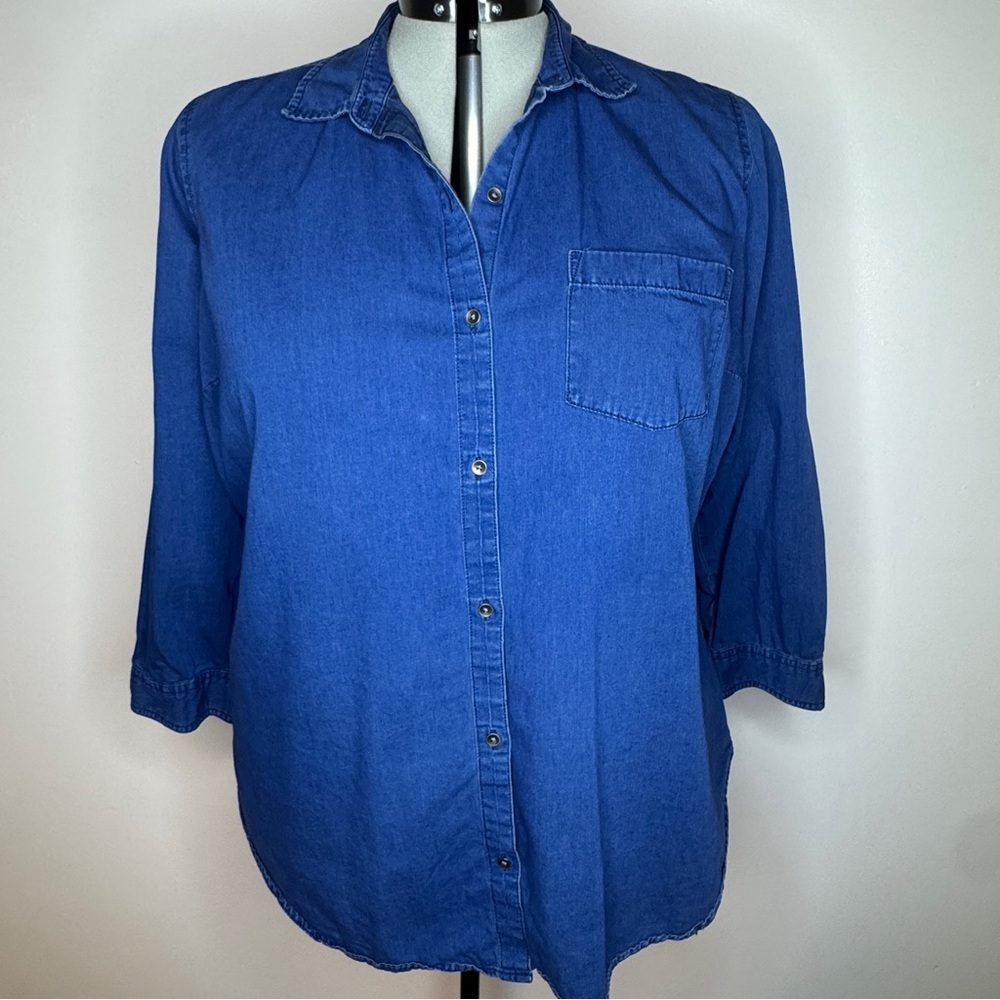 Old Navy Chambray Classic Button Down Top